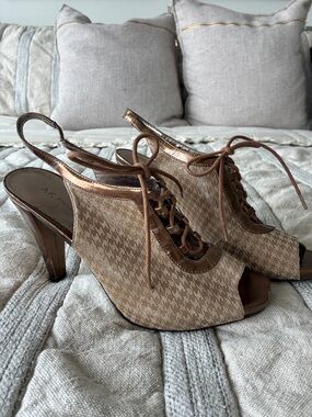 Anne Klein Brown/Tan Houndstooth Lace-Up Slingback Heels